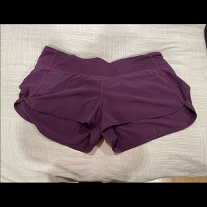 Lululemon Speed Up Low-Rise Lined Short 2.5" (size 8)
